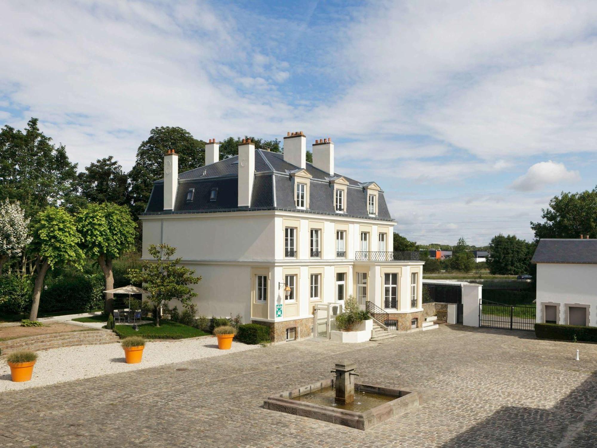 Novotel Saclay Exterior photo