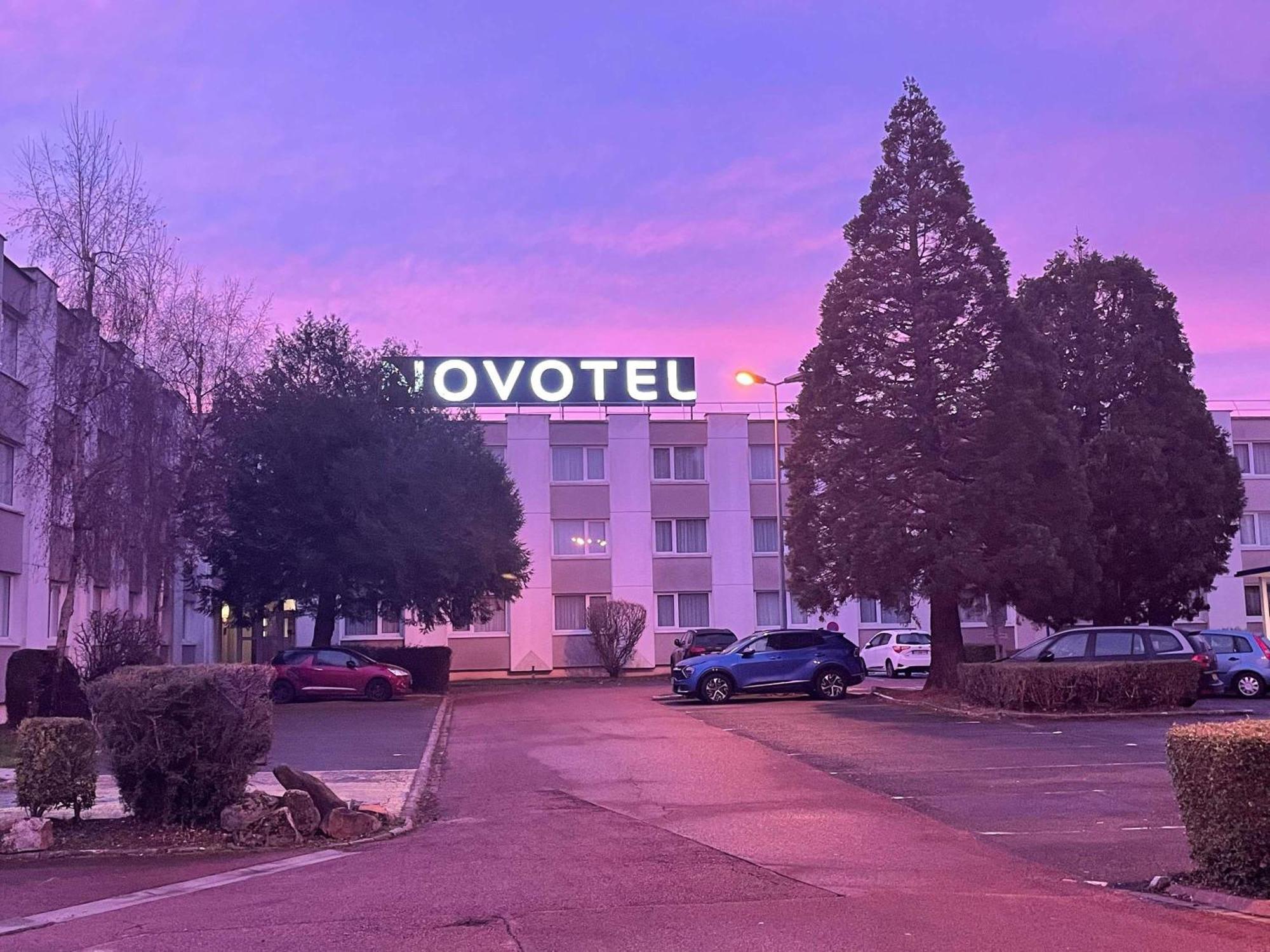 Novotel Saclay Exterior photo