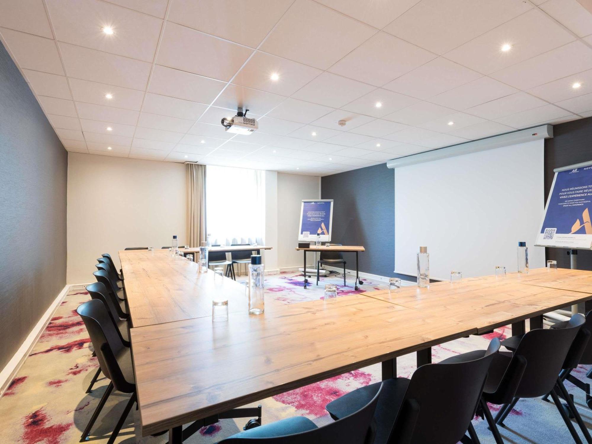 Novotel Saclay Exterior photo