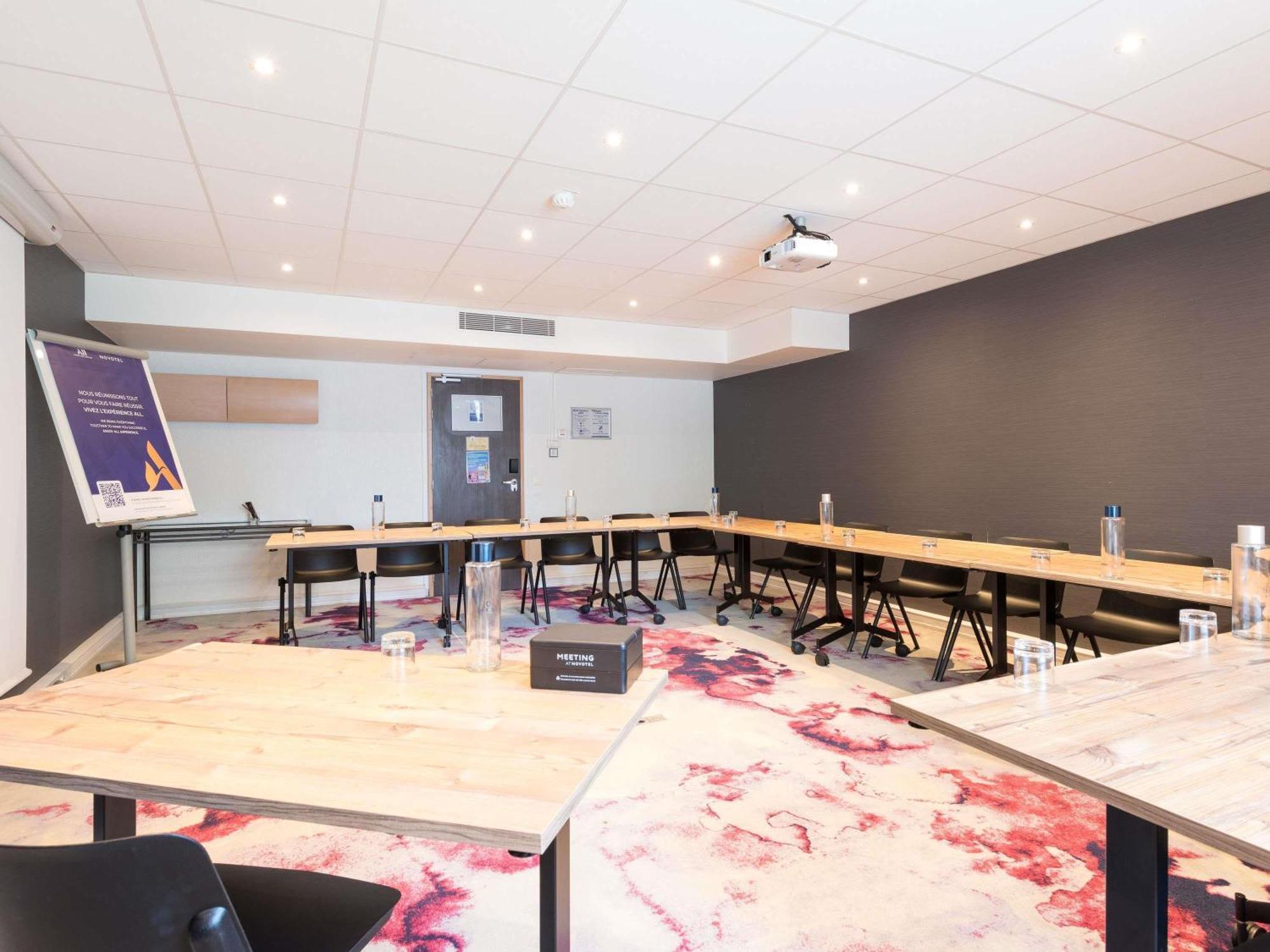 Novotel Saclay Exterior photo