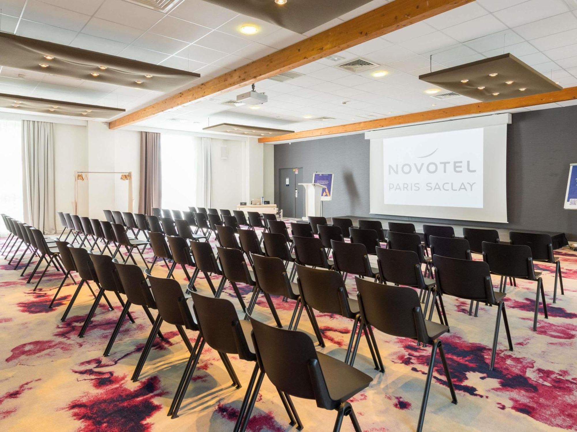 Novotel Saclay Exterior photo