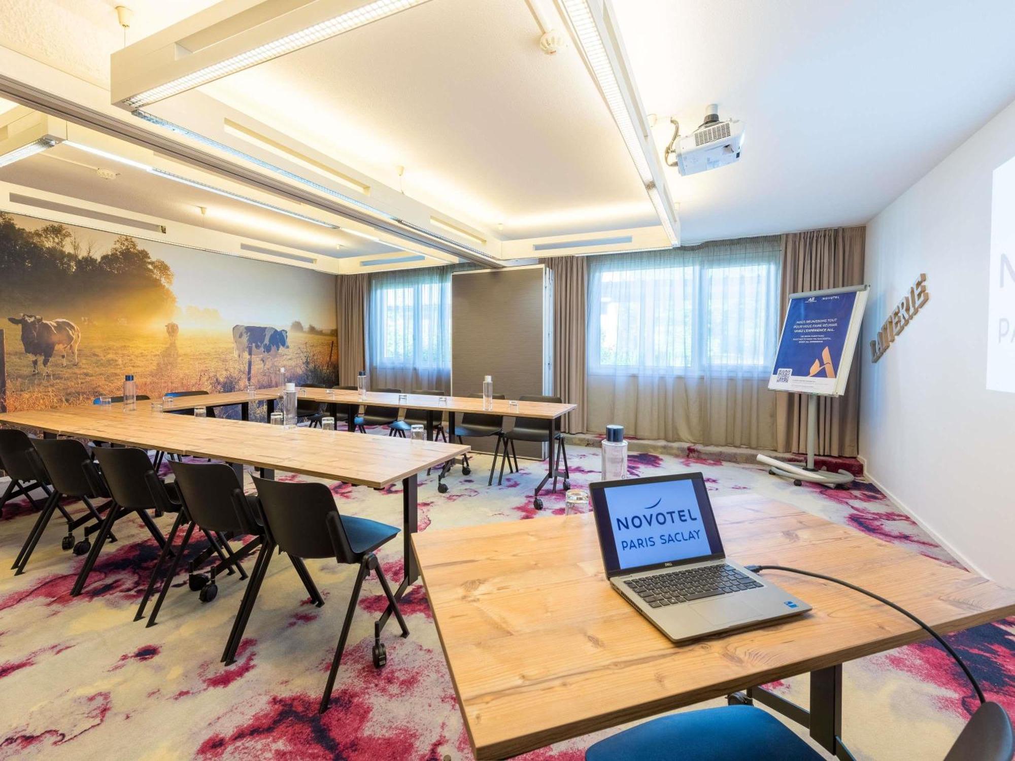 Novotel Saclay Exterior photo