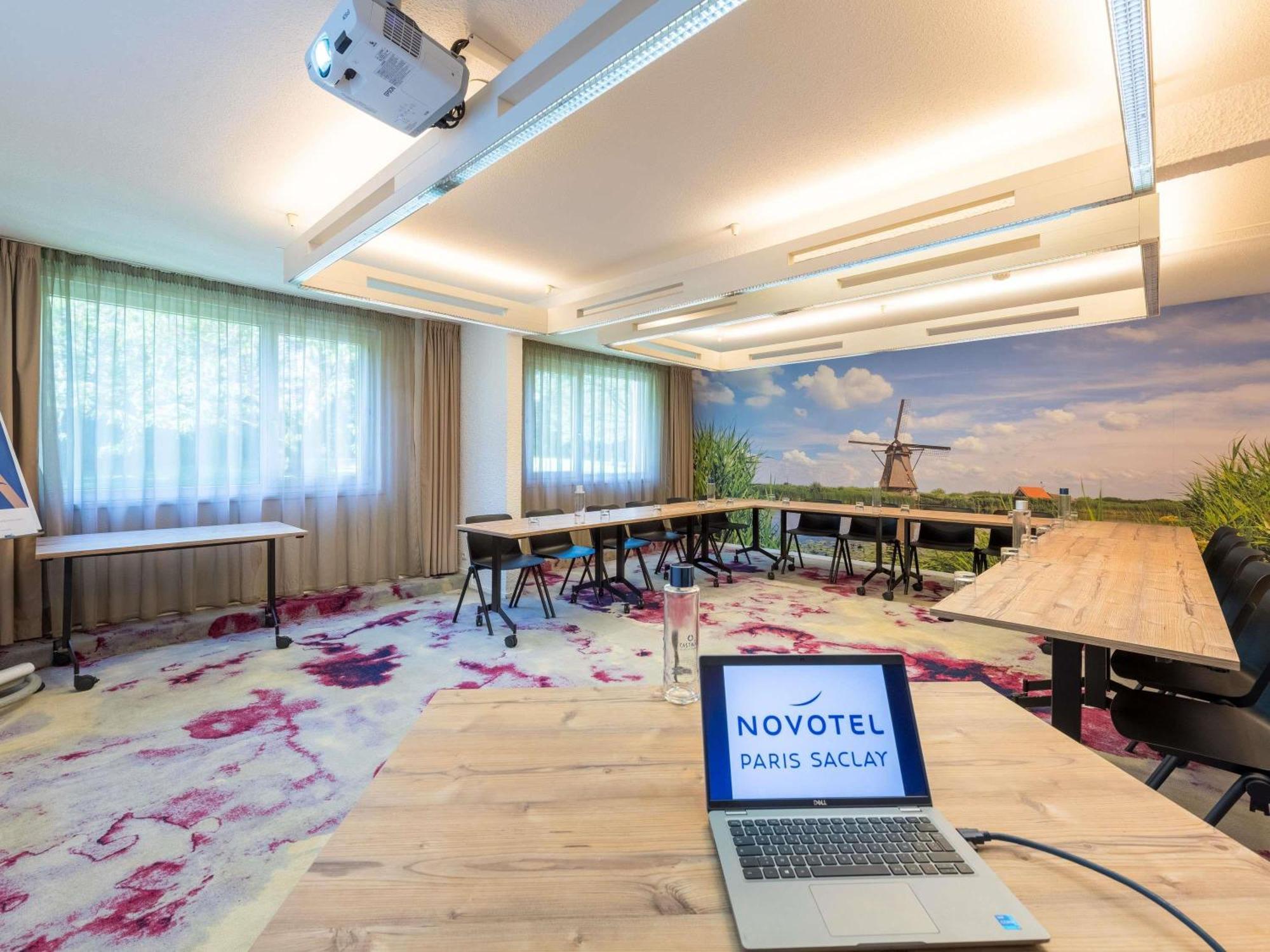 Novotel Saclay Exterior photo