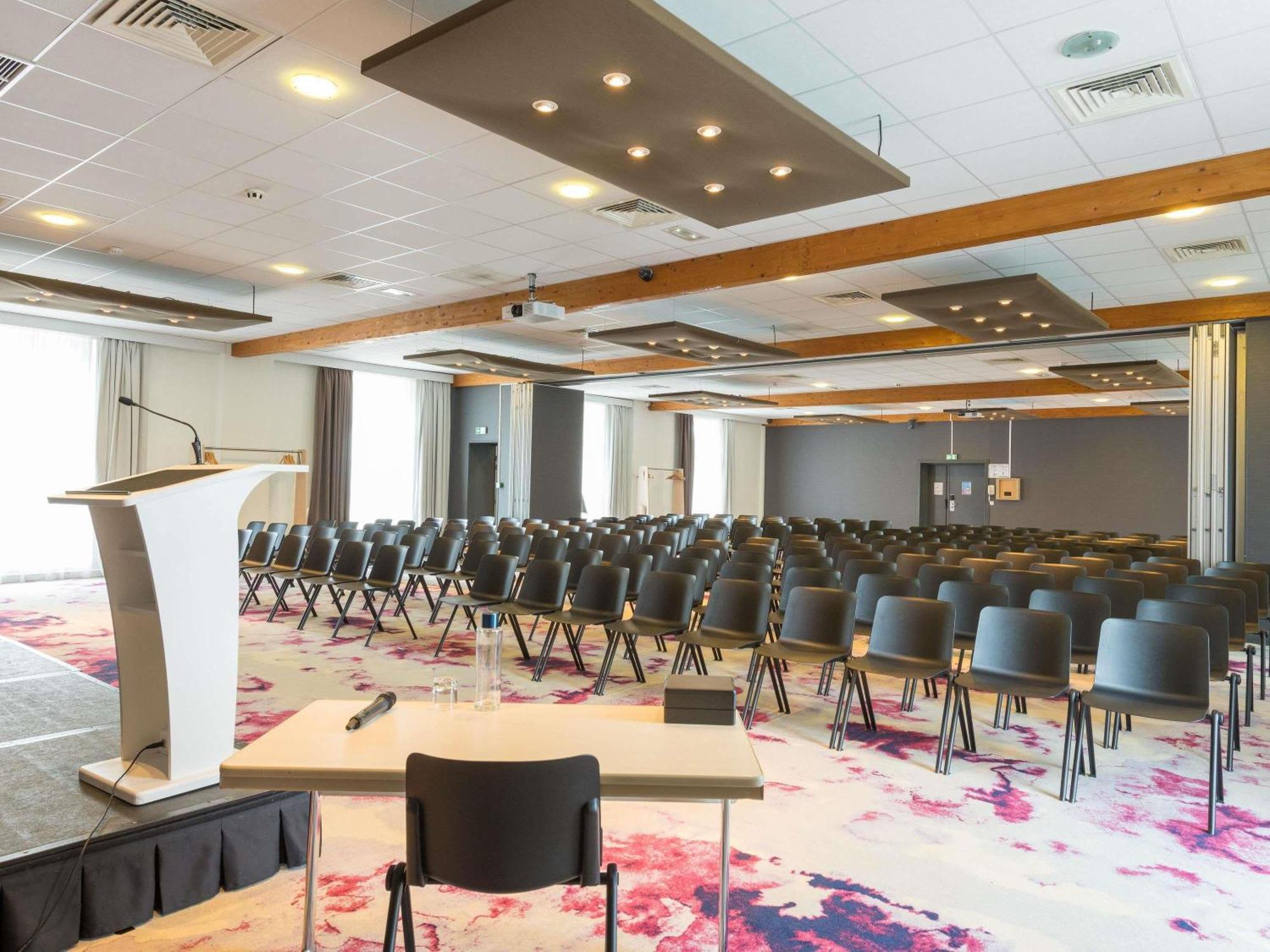 Novotel Saclay Exterior photo