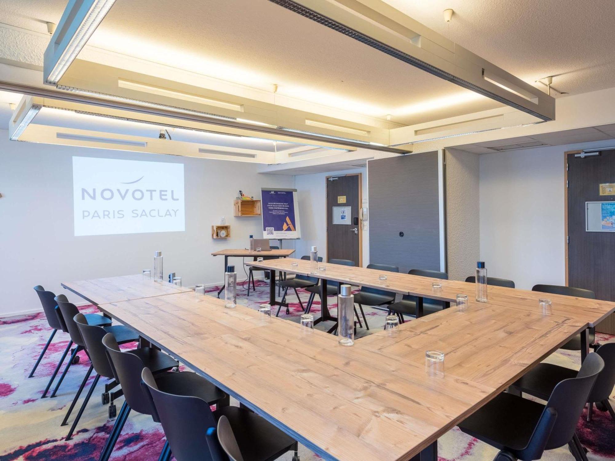 Novotel Saclay Exterior photo