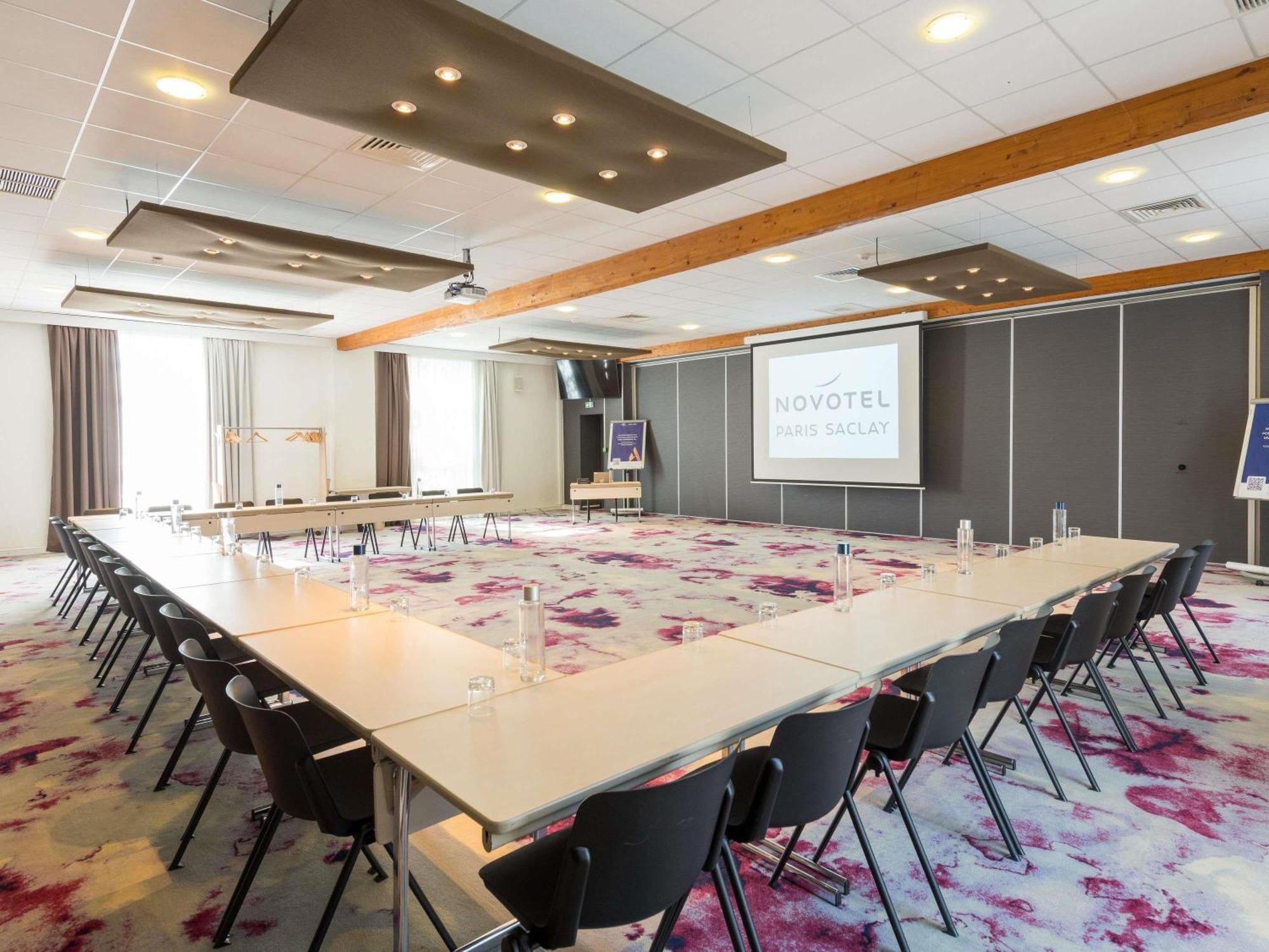 Novotel Saclay Exterior photo