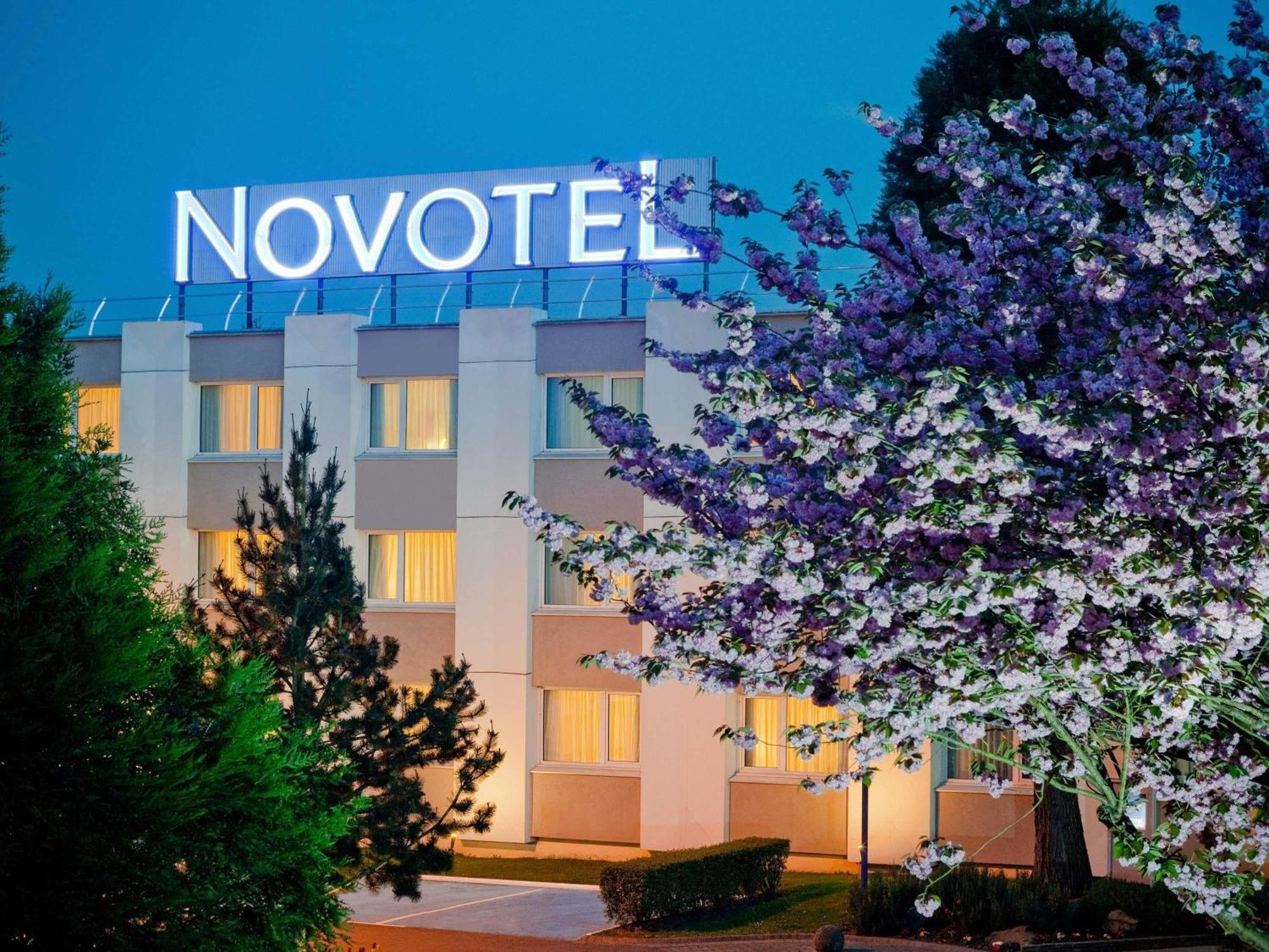 Novotel Saclay Exterior photo